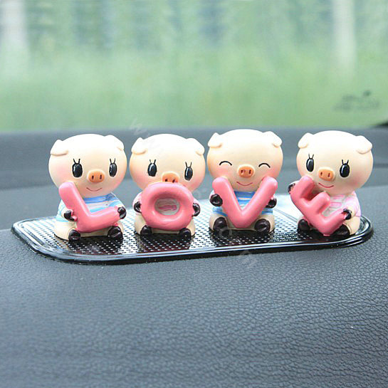 Car decoration accessories LOVE pigs Q-Version Cute pigs Send non-slip pad