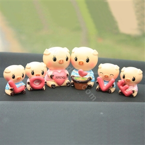 Car decoration accessories Two hearts LOVE pigs Cute pigs Send a non-slip pad
