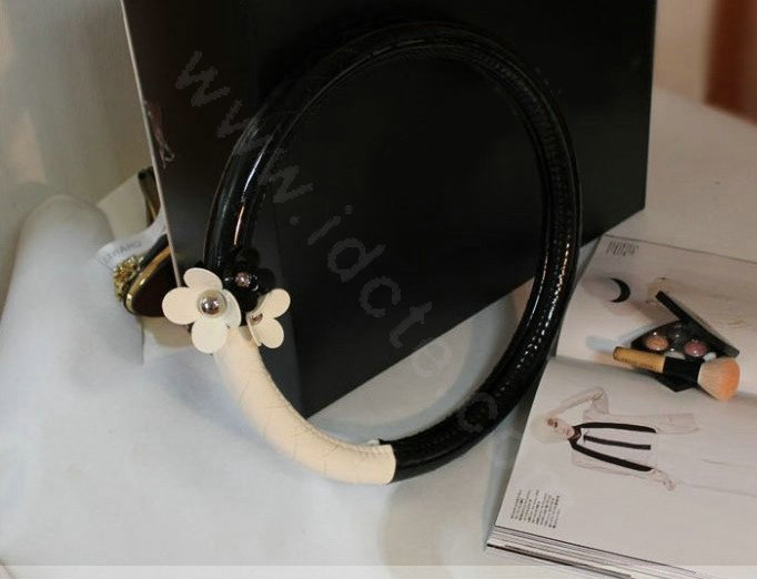 Auto Car Steering Wheel Cover Daisy Artificial leather Diameter 15 inch 38CM - Black