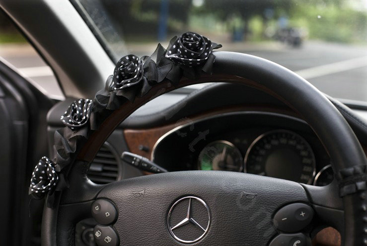 Auto Car Steering Wheel Cover Flower lace Crystal Sheepskin Diameter 15 inch 38CM - Black