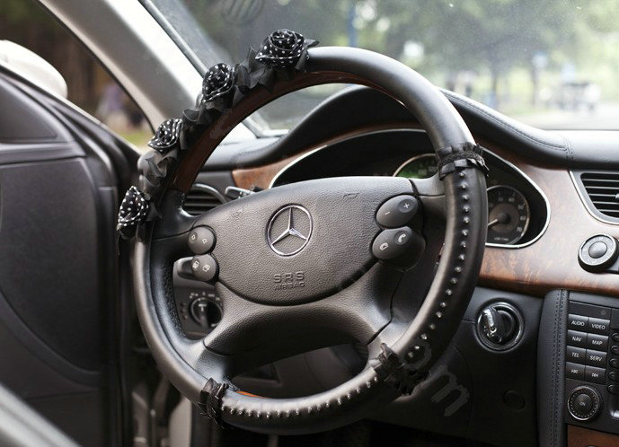 Auto Car Steering Wheel Cover Flower lace Crystal Sheepskin Diameter 15 inch 38CM - Black