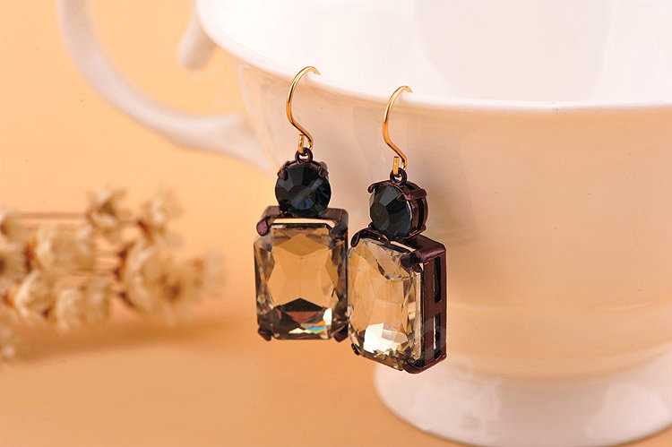 Luxury fashion women square crystal diamond earrings 18k gold - Champagne