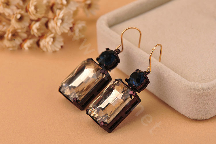 Luxury fashion women square crystal diamond earrings 18k gold - Champagne