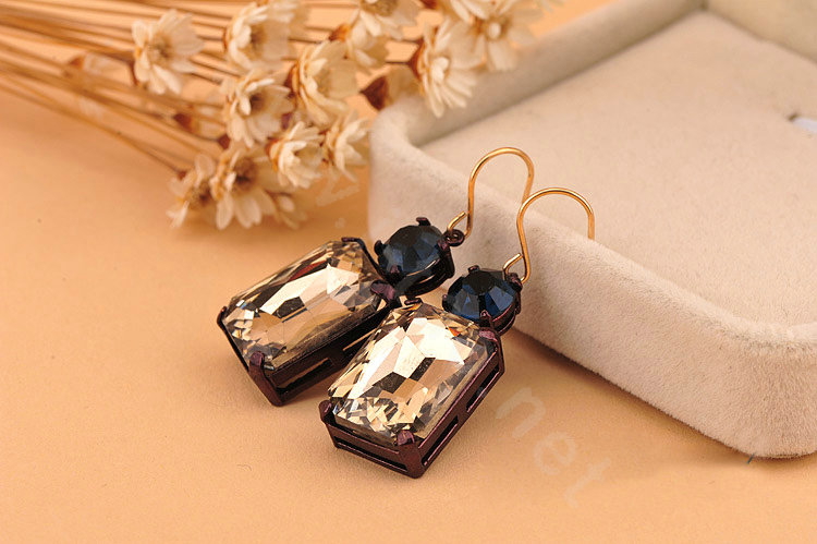 Luxury fashion women square crystal diamond earrings 18k gold - Champagne