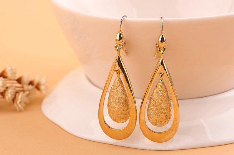 luxury fashion women matte drop earrings 18k gold - Gold