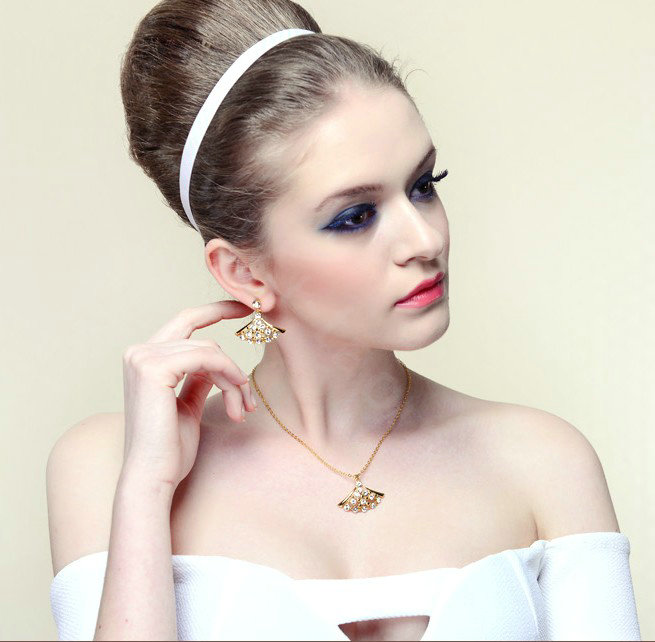 Luxury crystal exaggerating fan dangle stud earrings 18k gold plated