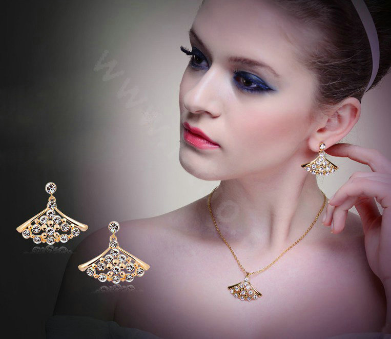 Luxury crystal exaggerating fan dangle stud earrings 18k gold plated