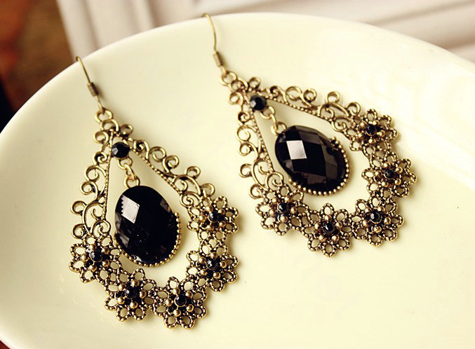 Luxury exaggerating hollow flowers retro crystal raindrop dangle earrings - Black