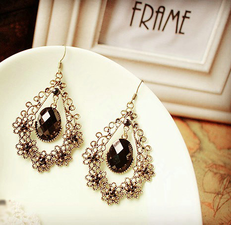 Luxury exaggerating hollow flowers retro crystal raindrop dangle earrings - Black