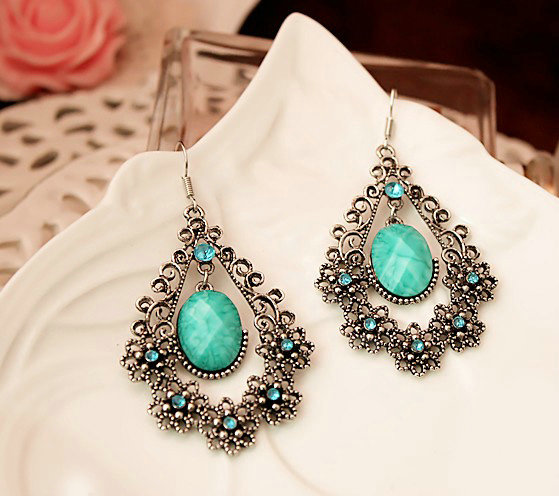 Luxury exaggerating hollow flowers retro crystal raindrop dangle earrings - Blue