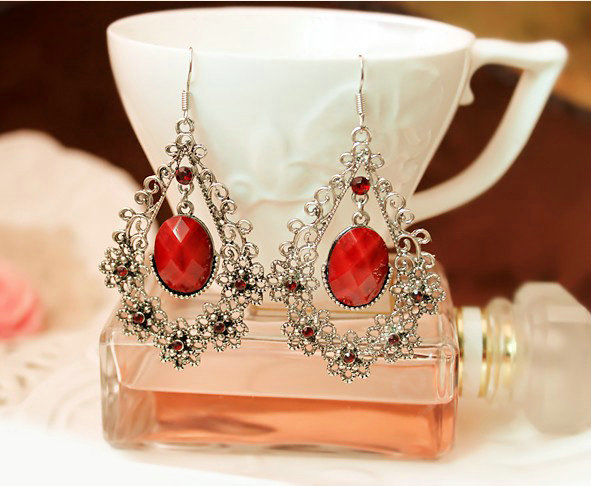 Luxury exaggerating hollow flowers retro crystal raindrop dangle earrings - Red