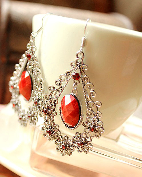 Luxury exaggerating hollow flowers retro crystal raindrop dangle earrings - Red