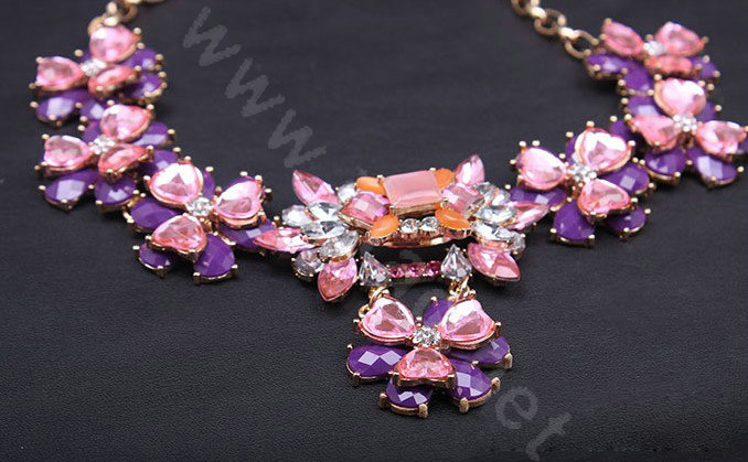 Exaggeration Women Choker Crystal Gem Gold Plated Flower Bib Necklace Jewelry - Purple