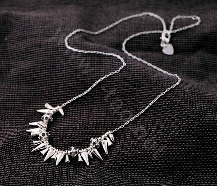 Fashion Unique Punk Rivet Alloy Pendant Choker Bib Statement Necklace Women Jewelry - Silver