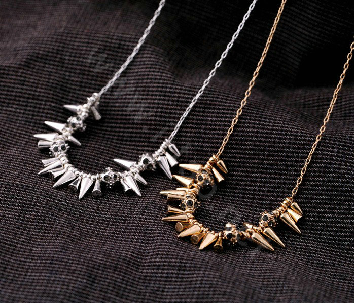 Fashion Unique Punk Rivet Alloy Pendant Choker Bib Statement Necklace Women Jewelry - Silver
