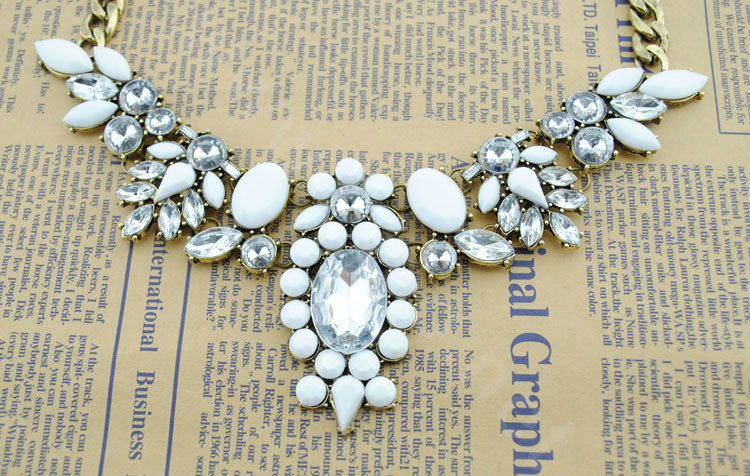 Luxury Crystal Flower Gemstone Pendant Choker Statement Bib Necklace Women Jewelry - White