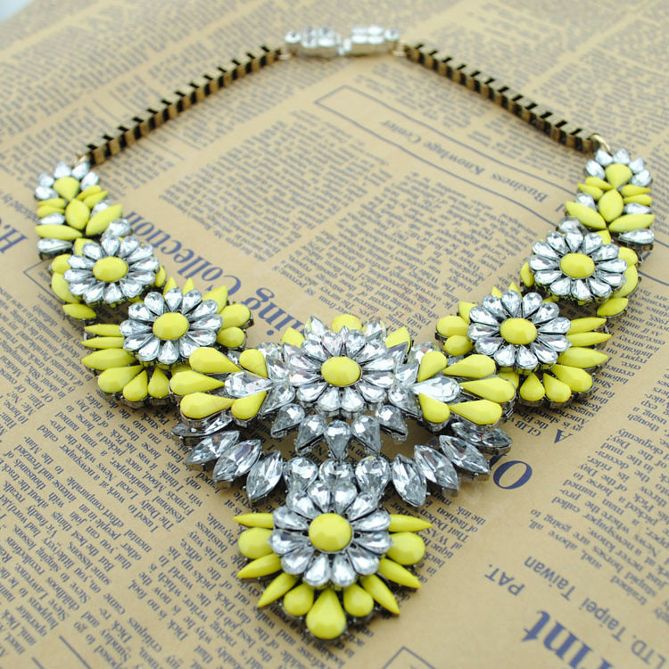 Luxury Crystal Flower Wings Pendants Chokers Statement Bib Necklace Women Jewelry - Yellow
