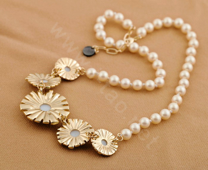 Luxury Crystal Pearl Alloy Flower Pendant Choker Bib Statement Necklace Women Jewelry - White