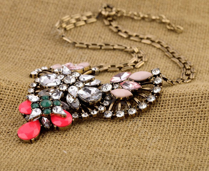 Luxury Crystal Retro Gemstone Flower Pendant Choker Bib Statement Necklace Women Jewelry - Red