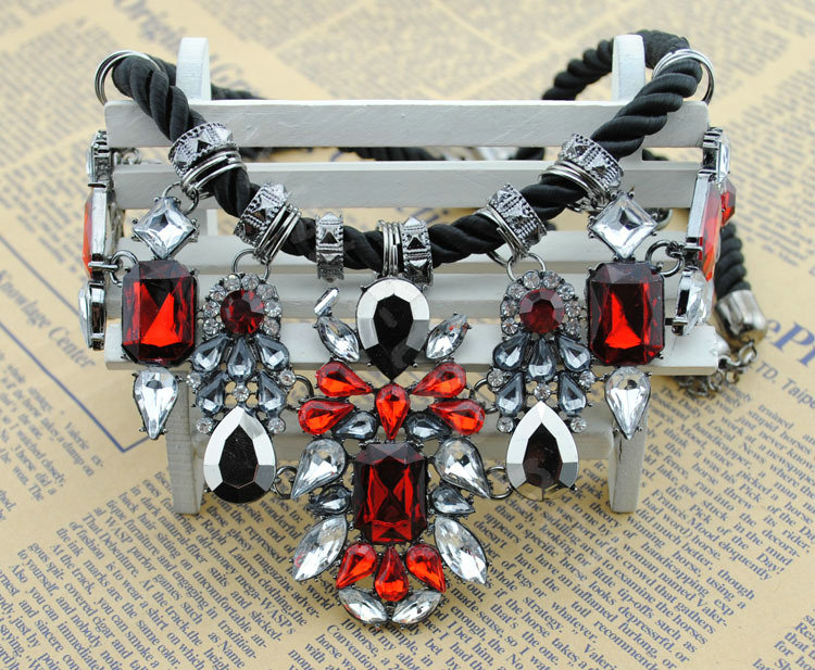 Luxury Crystal Retro Weave Pendant Choker Statement Bib Necklace Women Jewelry - Red