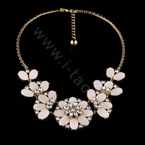 Luxury Crystal White Shell Flower Pendant Choker Bib Statement Necklace Women Jewelry
