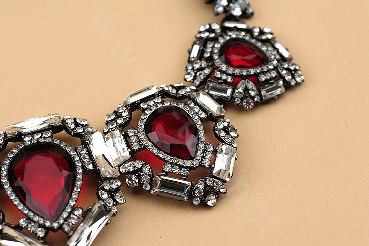Luxury Elegant Women Choker Crystal Gem Bib Necklace Jewelry - Red