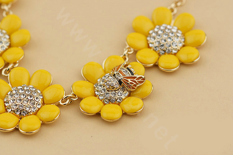 Luxury Elegant Women Choker Crystal Sunflower Bib Necklace Jewelry - Yellow