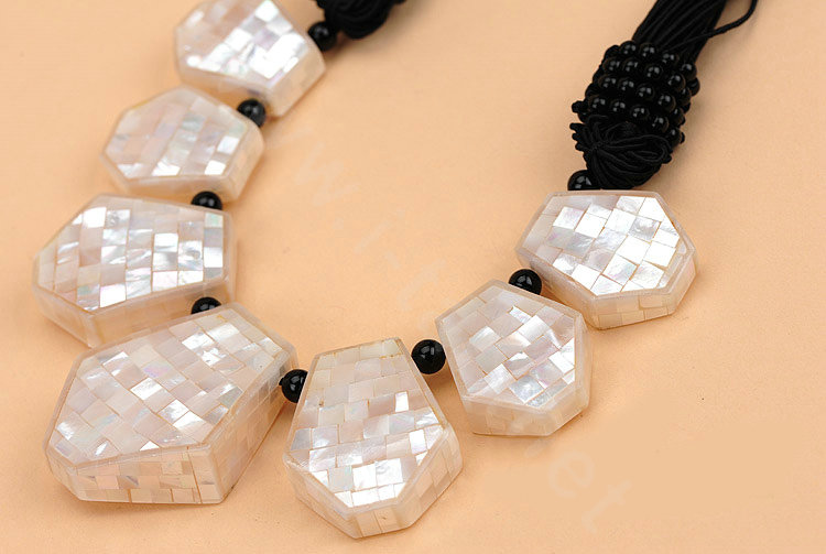 Luxury Fashion Women Exaggeration Choker Bead Natural Shell Bib Necklace Jewelry - White