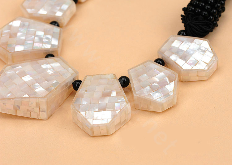 Luxury Fashion Women Exaggeration Choker Bead Natural Shell Bib Necklace Jewelry - White
