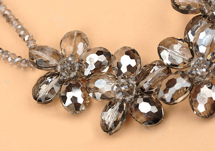 Luxury Fashion Women Exaggeration Choker Crystal Bead Flower Bib Necklace Jewelry - Gray