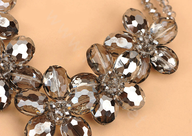 Luxury Fashion Women Exaggeration Choker Crystal Bead Flower Bib Necklace Jewelry - Gray