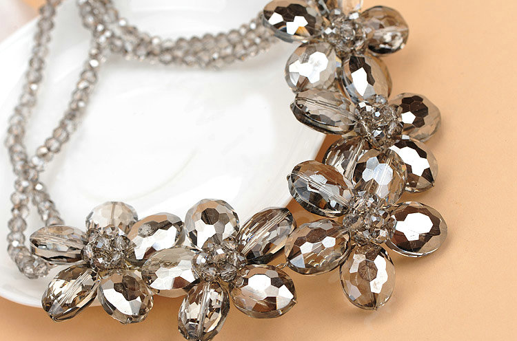 Luxury Fashion Women Exaggeration Choker Crystal Bead Flower Bib Necklace Jewelry - Gray