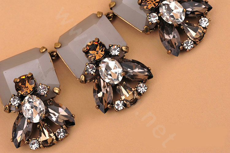 Luxury Fashion Women Exaggeration Choker Crystal Flower Retro Bib Necklace Jewelry - Grey