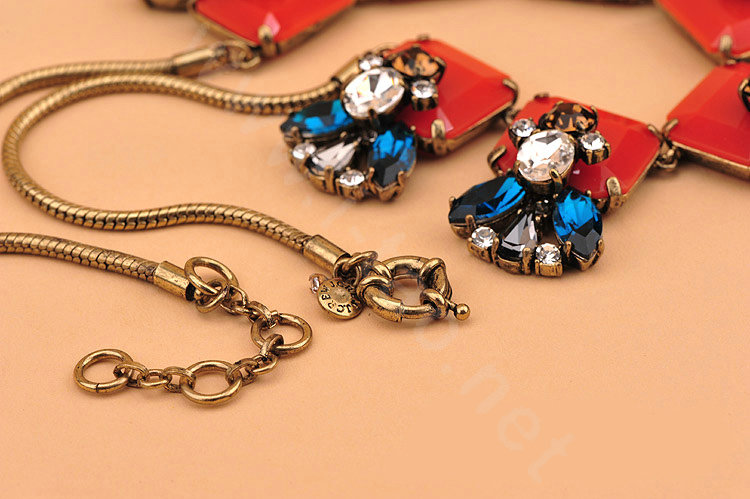 Luxury Fashion Women Exaggeration Choker Crystal Flower Retro Bib Necklace Jewelry - Red