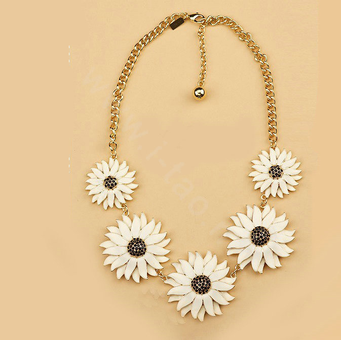 Luxury Fashion Women Exaggeration Choker Daisy Flower Crystal Bib Necklace Jewelry - White