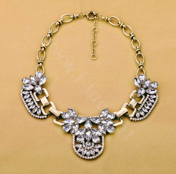 Luxury Retro Alloy Flower Green Crystal Pendant Choker Bib Statement Necklace Women Jewelry