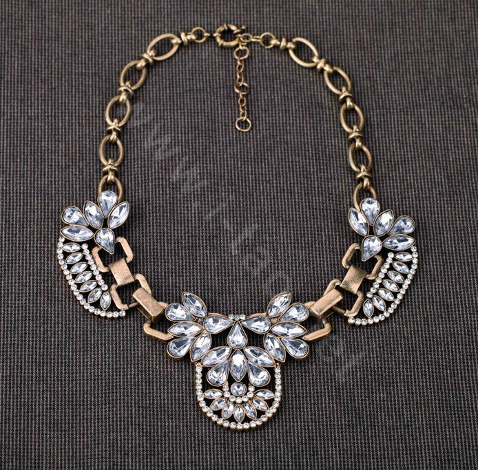 Luxury Retro Alloy Flower Green Crystal Pendant Choker Bib Statement Necklace Women Jewelry