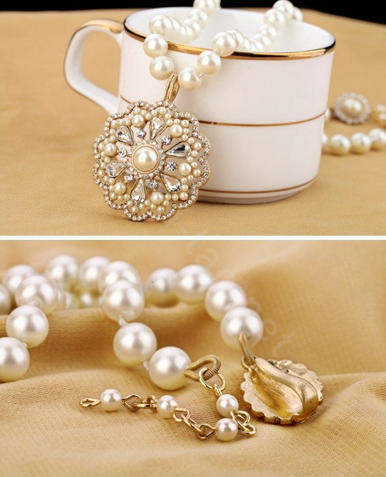 Luxury Retro Floral Crystal and Pearl Pendant Choker Bib Statement Necklace Women Jewelry