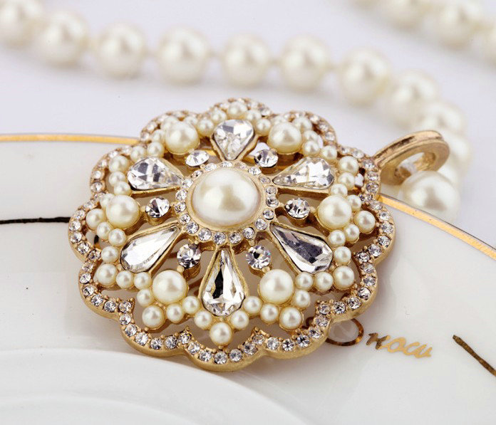 Luxury Retro Floral Crystal and Pearl Pendant Choker Bib Statement Necklace Women Jewelry