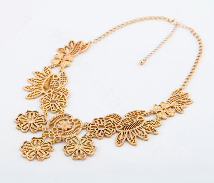 Luxury Retro Gold Alloy Hollow Flower Pendant Choker Bib Statement Necklace Women Jewelry