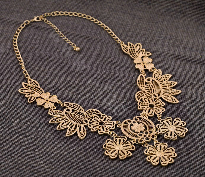 Luxury Retro Gold Alloy Hollow Flower Pendant Choker Bib Statement Necklace Women Jewelry