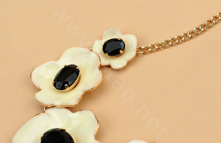 Luxury Simple Women Choker Gems Flower Bib Necklace Jewelry Gold plated - White