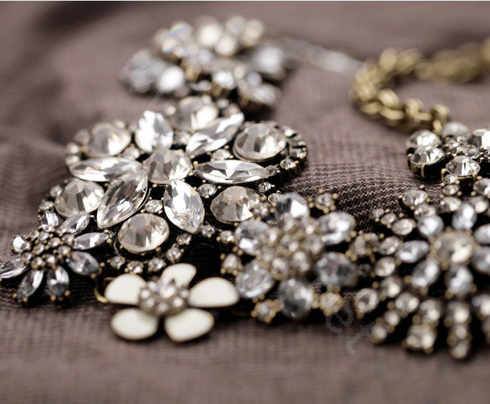 Luxury White Crystal Alloy Flower charm Pendant Choker Bib Statement Necklace Women Jewelry