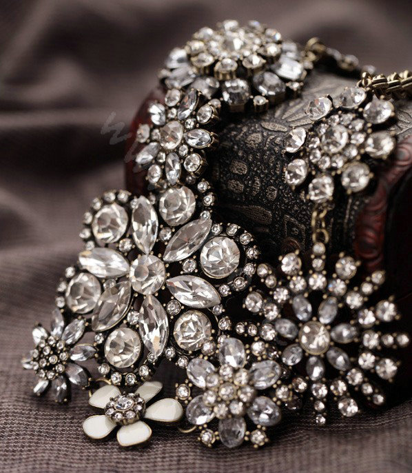 Luxury White Crystal Alloy Flower charm Pendant Choker Bib Statement Necklace Women Jewelry