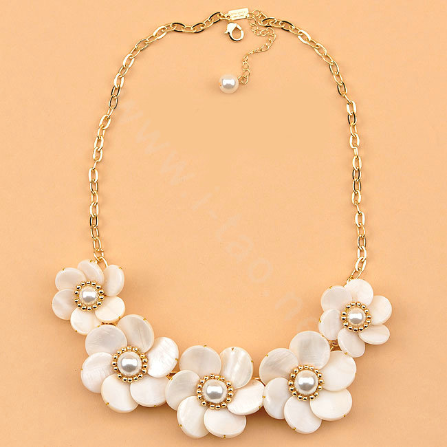 Luxury Women Exaggeration Choker Natural Shell Pearl Flower Bib Necklace Jewelry - White