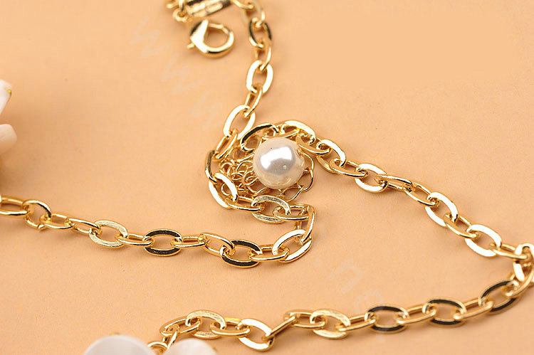 Luxury Women Exaggeration Choker Natural Shell Pearl Flower Bib Necklace Jewelry - White
