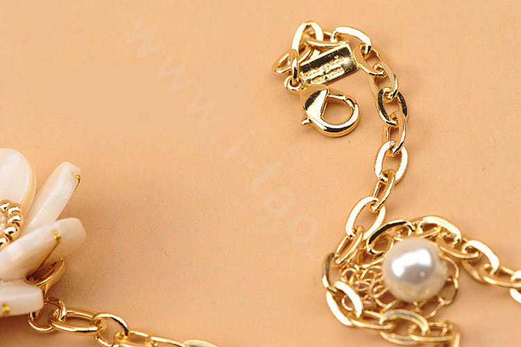 Luxury Women Exaggeration Choker Natural Shell Pearl Flower Bib Necklace Jewelry - White