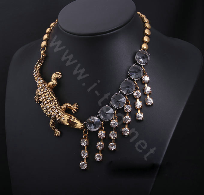 Retro Exaggeration Women Choker Crocodile Crystal Tassel Alloy GP Bib Necklace Jewelry