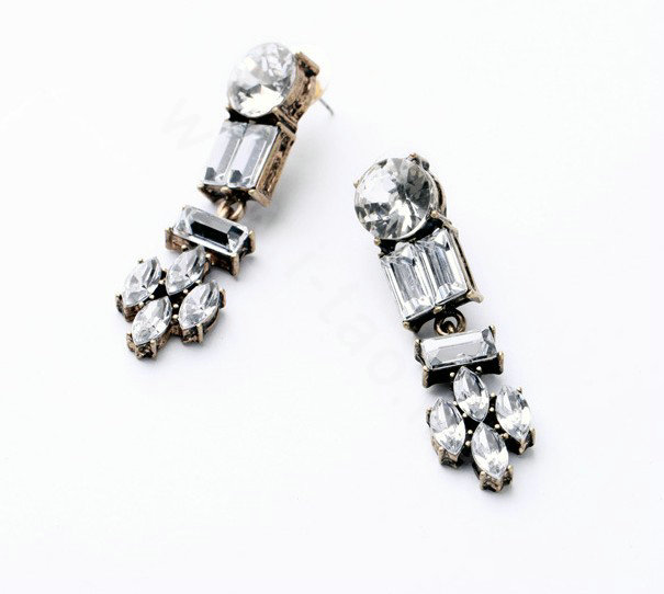 Retro White Crystal Leaves Stud Earrings Gold Plated Women Fashion Jewelry