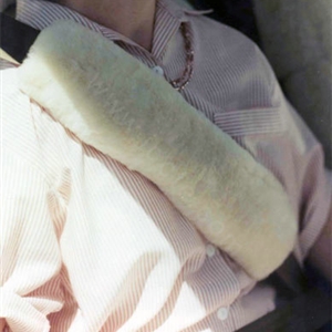 Winter Genuine Sheepskin Auto Seat Safety Belt Covers Pads Car Decoration 2pcs - White